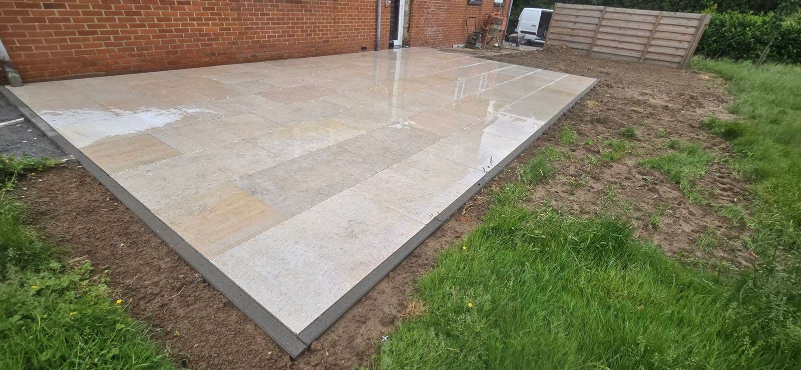 Terrasse en pierre naturelle — photo du chantier terminé