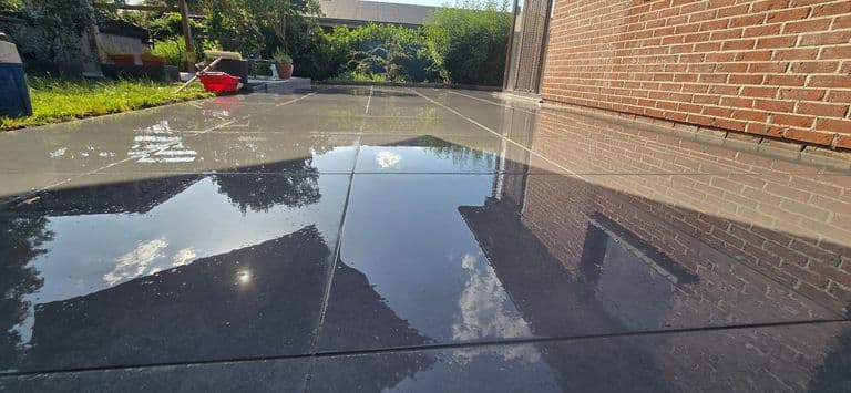 Terrasse en dalles 80 × 80 — photo du chantier terminé