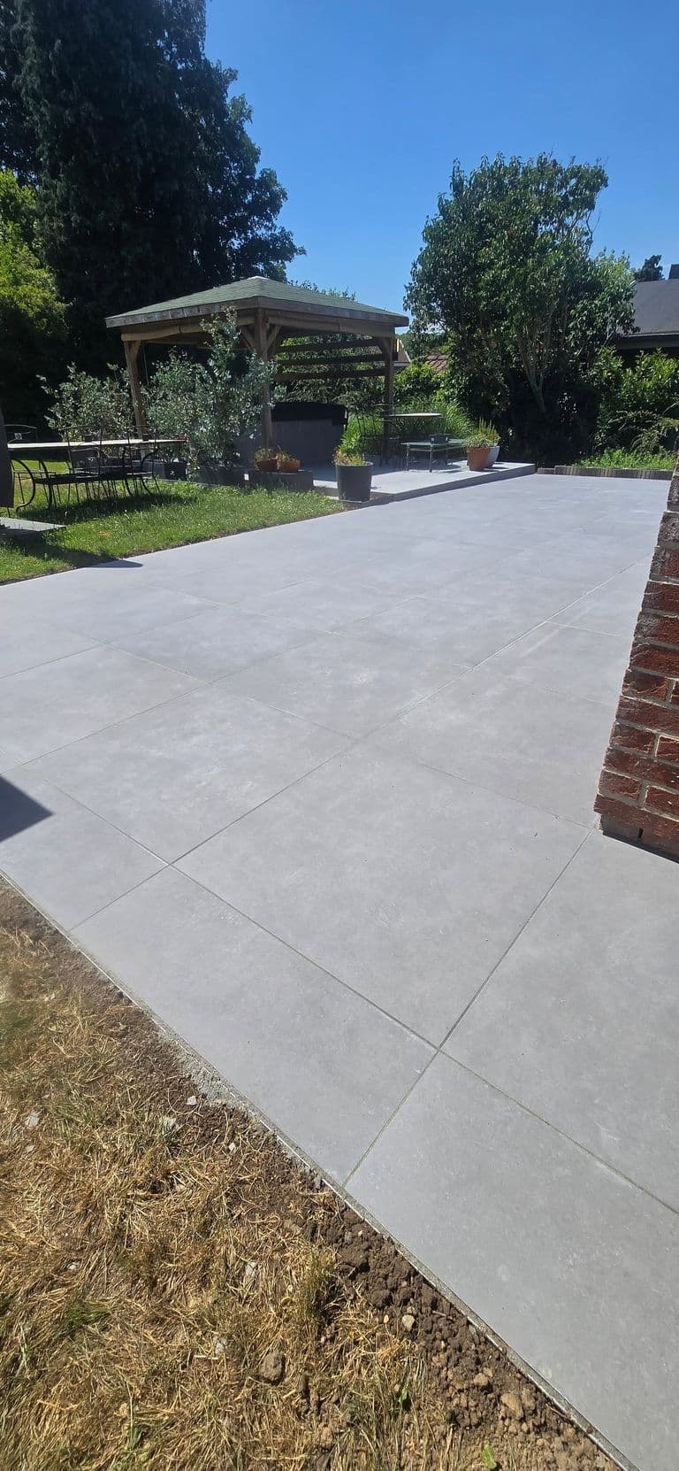 Terrasse en dalles 80 × 80 — fin de chantier (4)