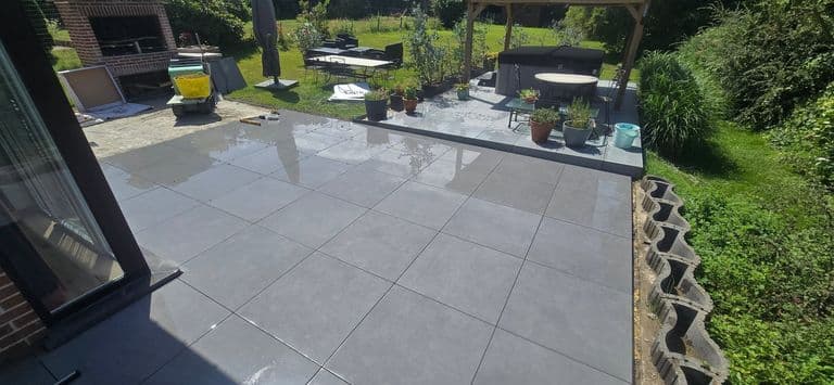 Terrasse en dalles 80 × 80 — fin de chantier (7)