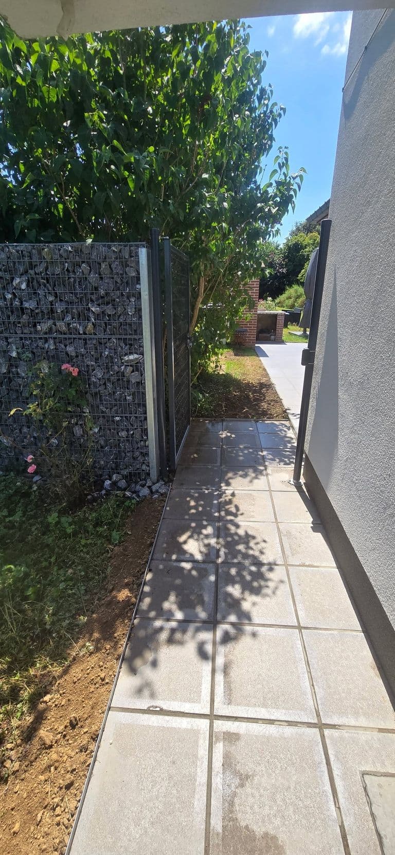 Terrasse en dalles 80 × 80 — fin de chantier (10)