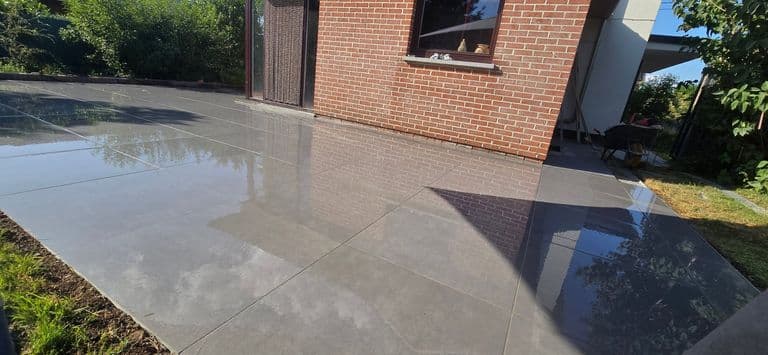 Terrasse en dalles 80 × 80 — fin de chantier (11)