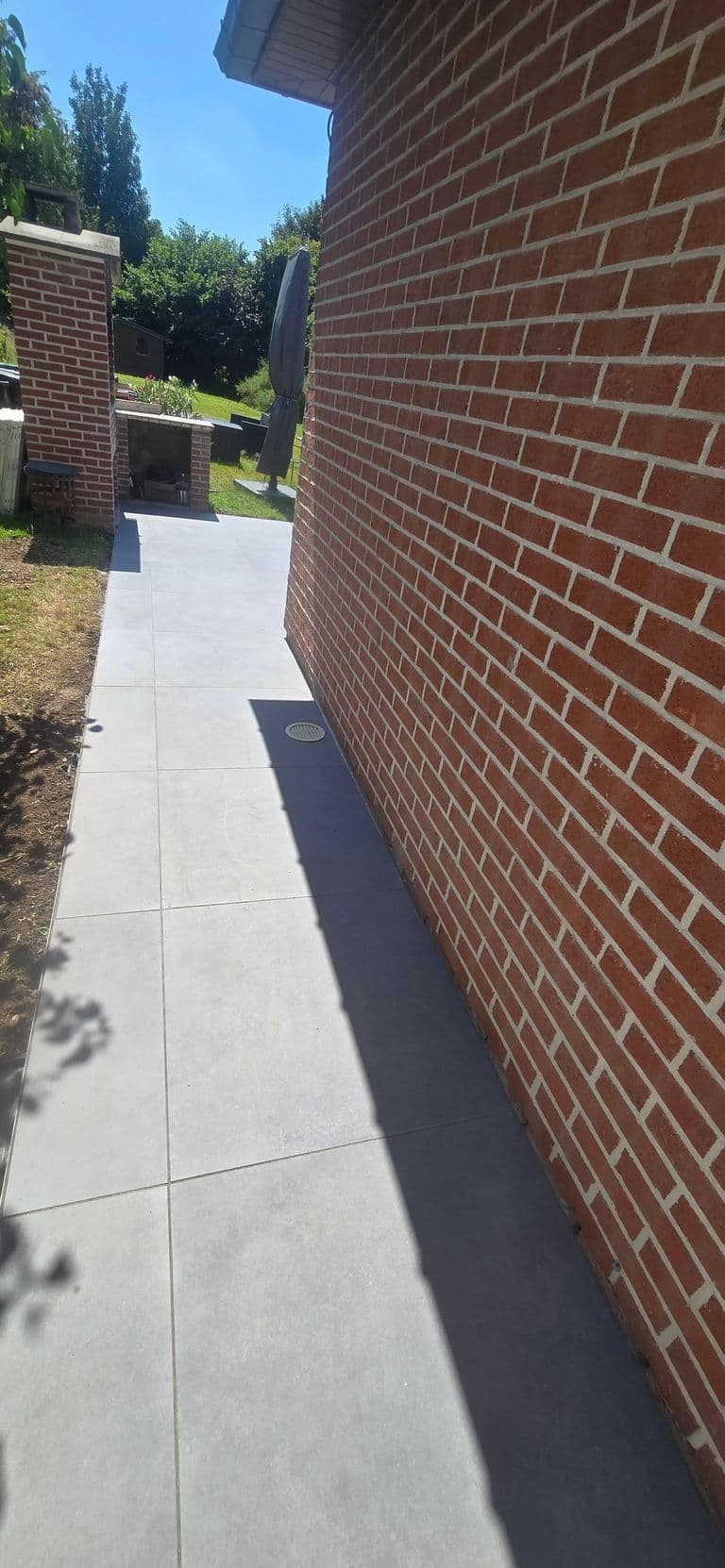 Terrasse en dalles 80 × 80 — fin de chantier (13)