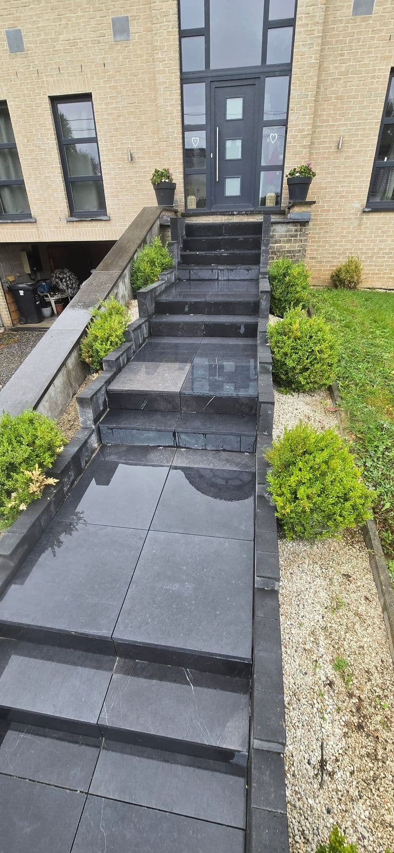 Escalier et terrasse en pierre bleue — fin de chantier (8)