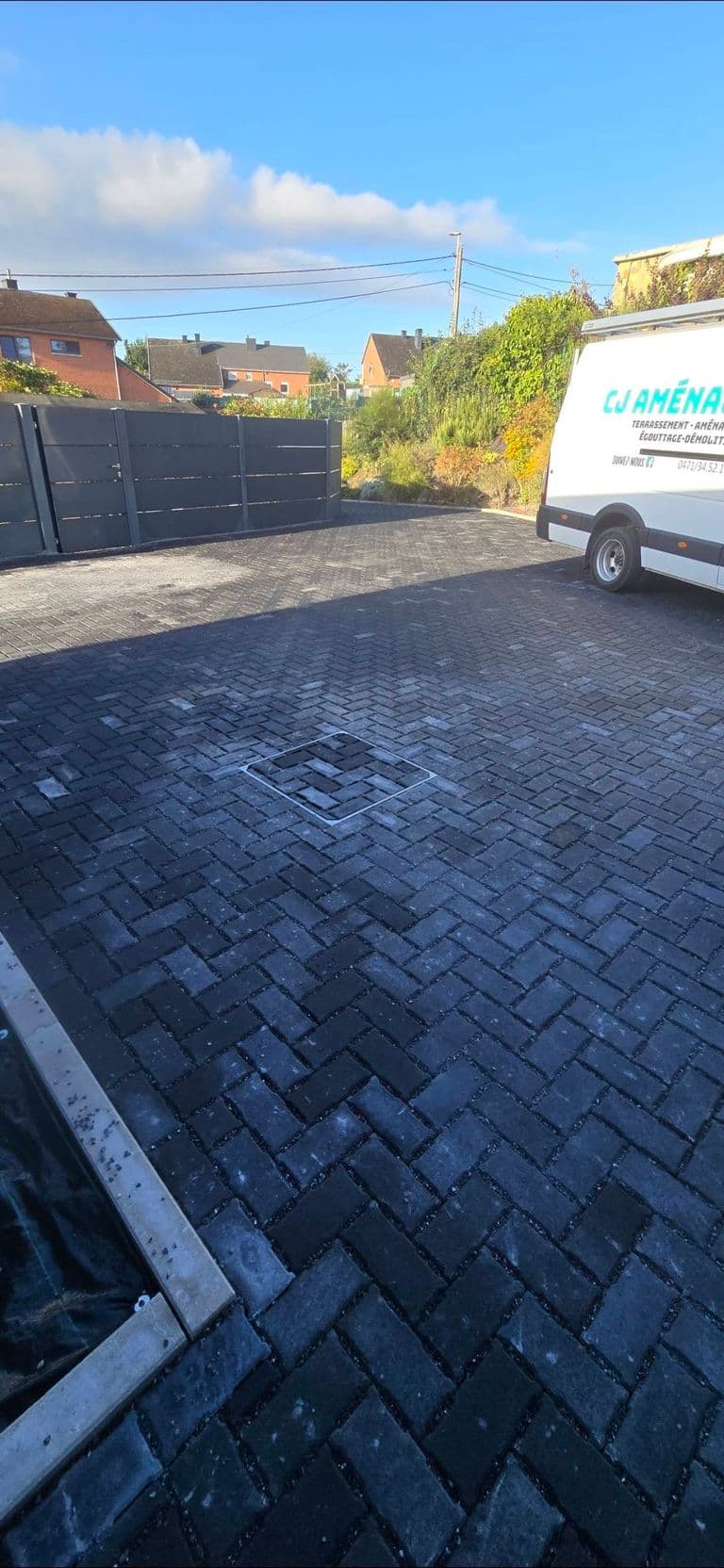Parking de 300 m² en klinkers draino — fin de chantier (3)