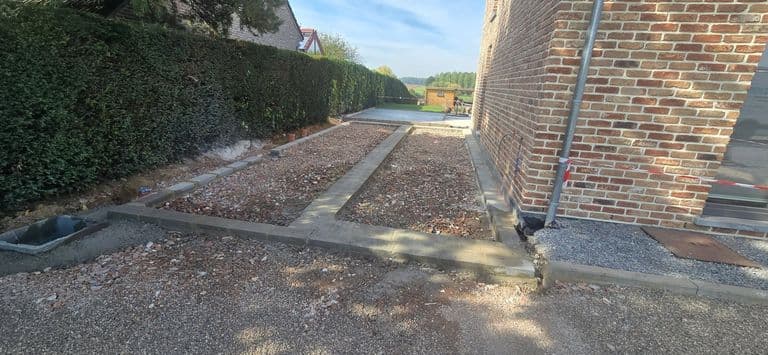 Semelle d'annexe, parking et palissade — fin de chantier (2)