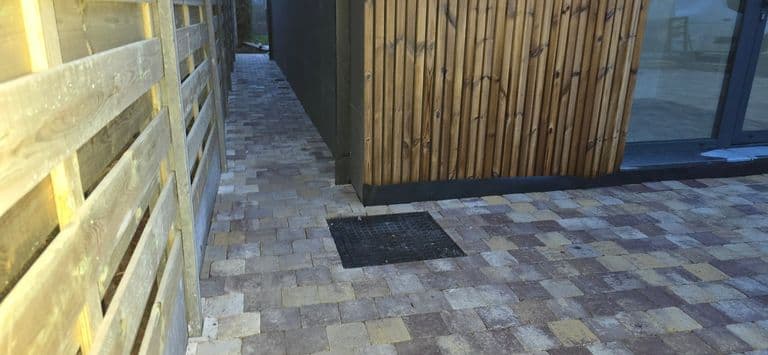 Semelle d'annexe, parking et palissade — fin de chantier (5)