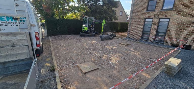 Semelle d'annexe, parking et palissade — fin de chantier (14)