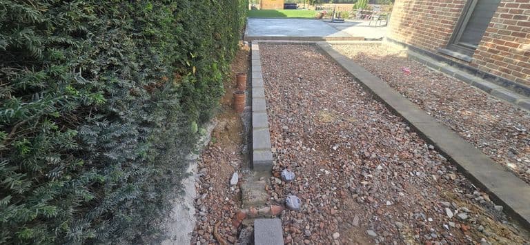 Semelle d'annexe, parking et palissade — fin de chantier (16)