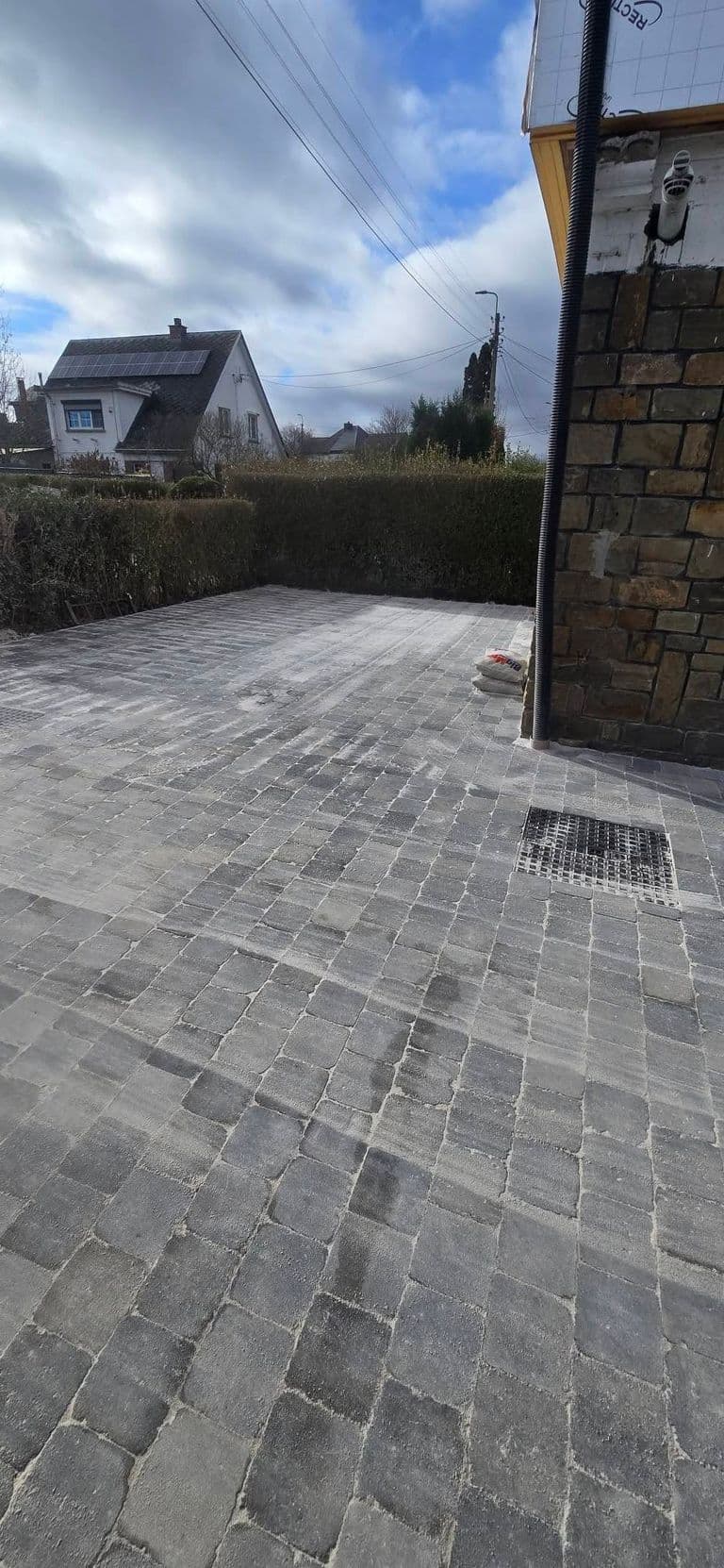 Aménagement complet : parking et jardin — fin de chantier (2)