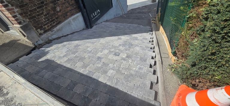 Allée de garage et escalier en klinkers — fin de chantier (1)