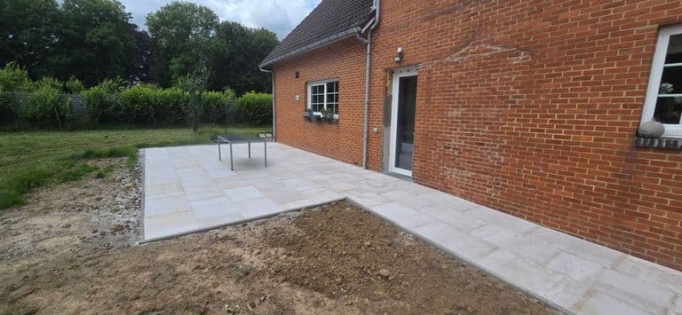 Terrasse en pierre naturelle — fin de chantier (5)